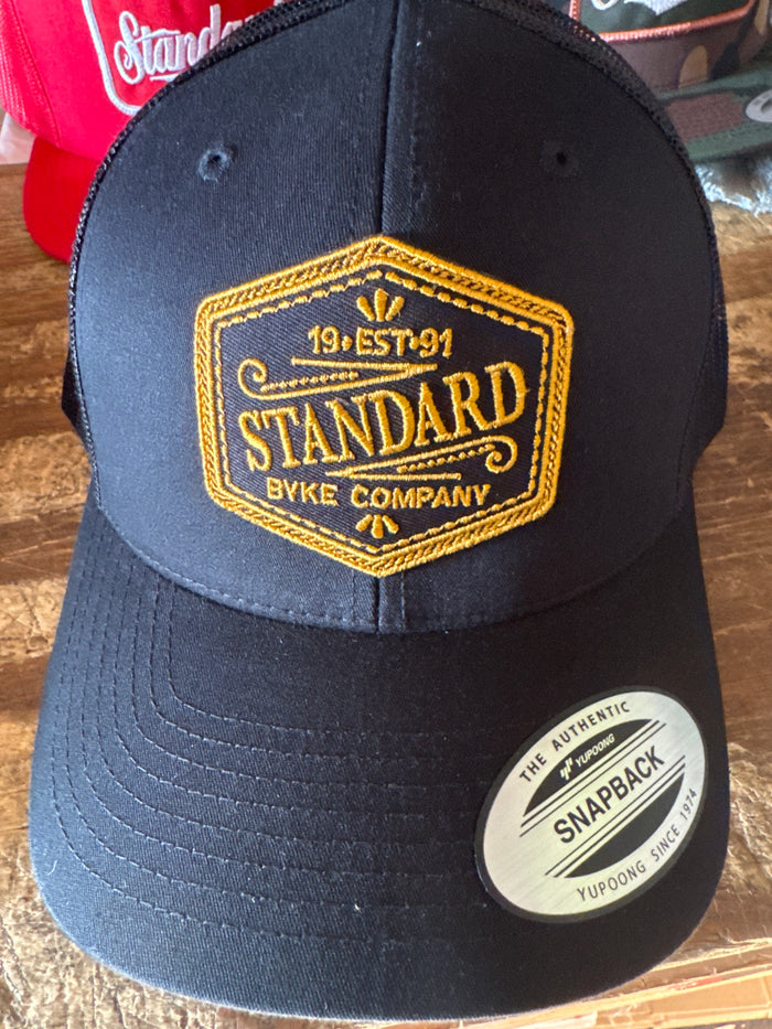 SNAPBACK HAT BLACK EST LOGO