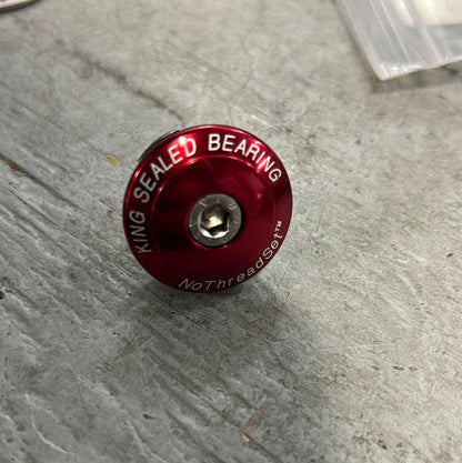 chris king top cap/star nut 11/8