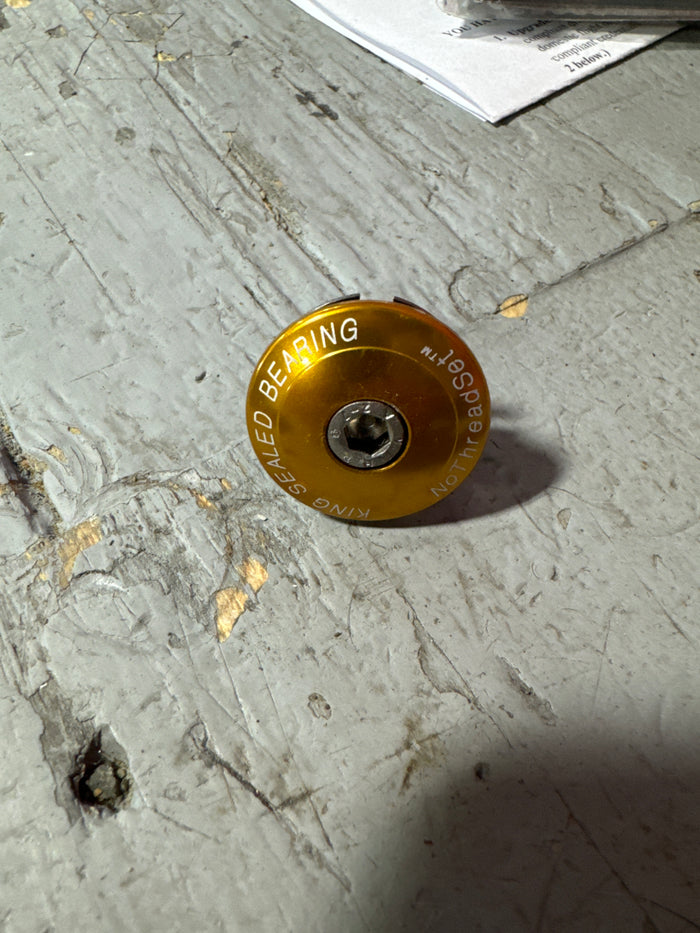 chris king top cap/star nut 11/8