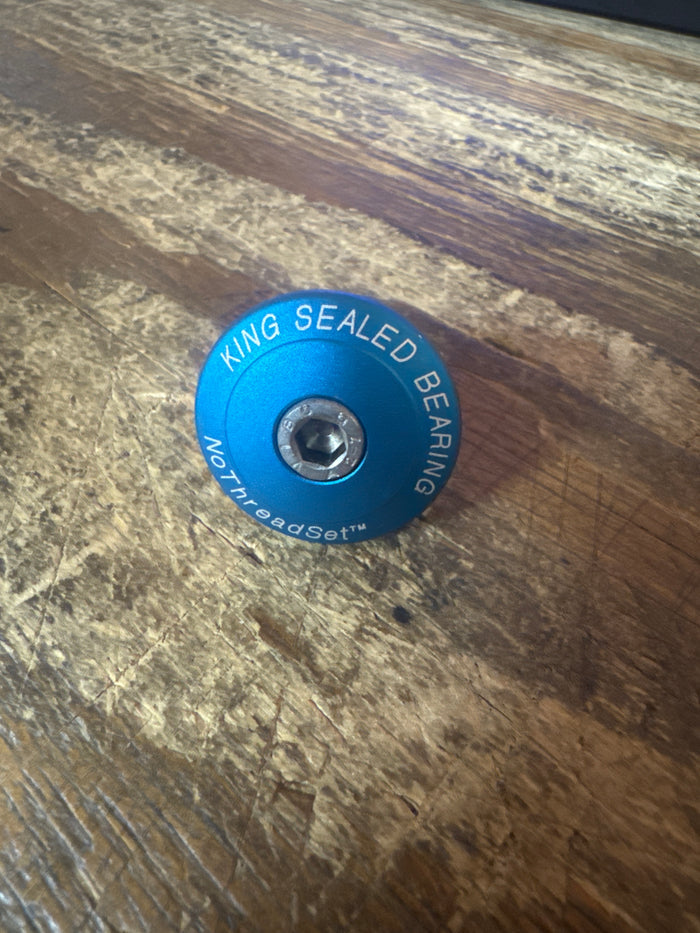 chris king top cap/star nut 11/8