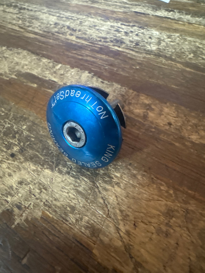 chris king top cap/star nut 11/8