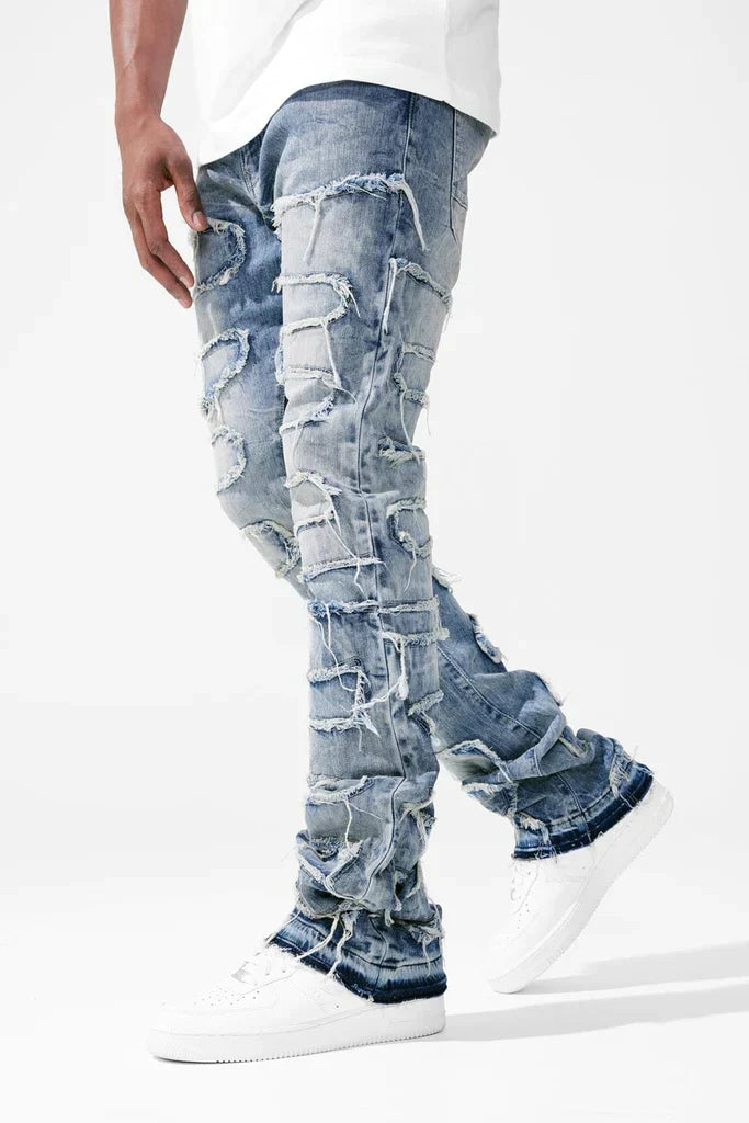 32 / STUDIO BLUE