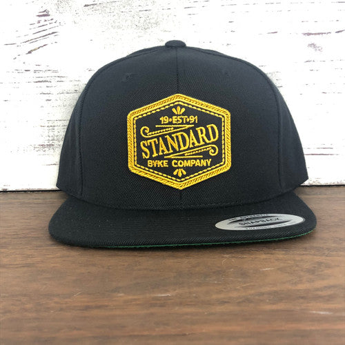SNAPBACK HAT BLACK EST LOGO