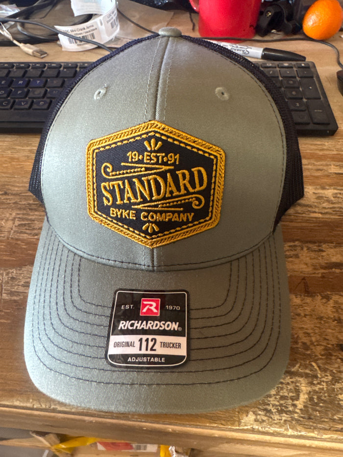SNAPBACK HAT BLACK EST LOGO